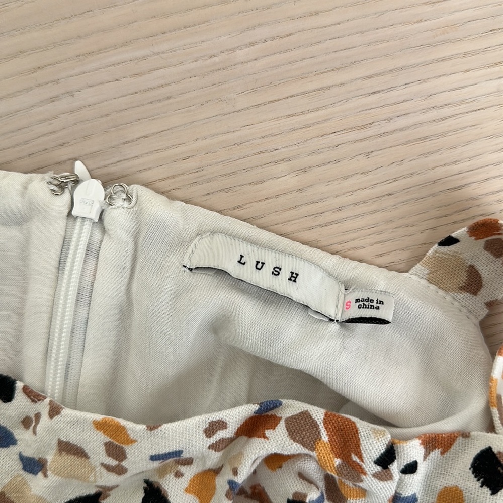 LUSH Sleeveless Printed Jumpsuit with Hidden Back Zipper Closure - Picture 5 of 6